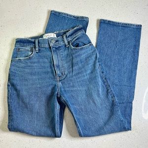 A&F Women’s The 70’s Vintage Flare Ultra High Rise Jeans. Size 0S or 25S.